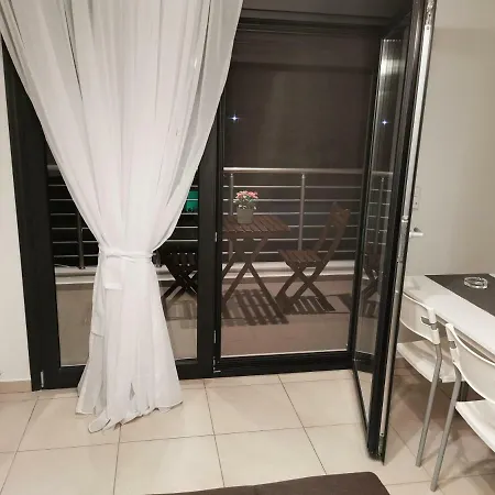 Pall's Minimal Néa Péramos