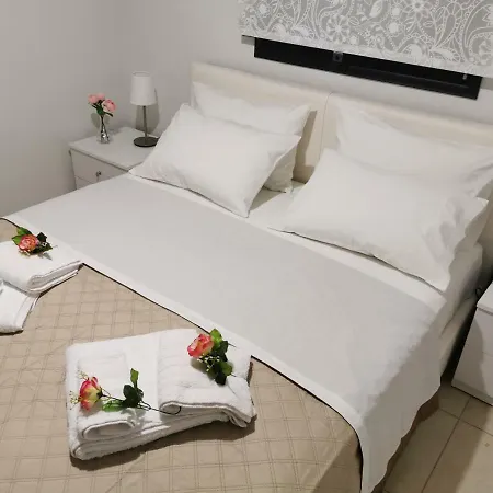 Pall's Minimal Néa Péramos