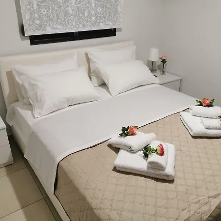 Pall's Minimal Apartment