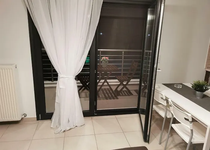 Pall's Minimal Néa Péramos