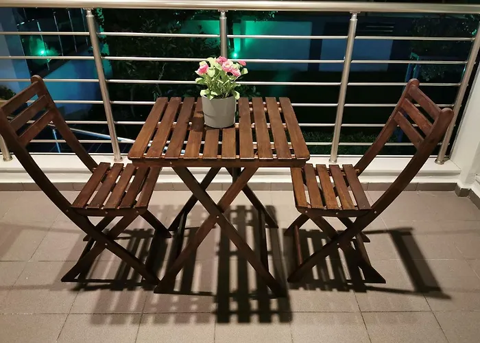 Pall's Minimal * Néa Péramos