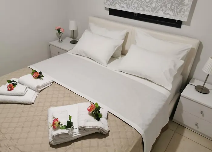 Pall's Minimal Néa Péramos